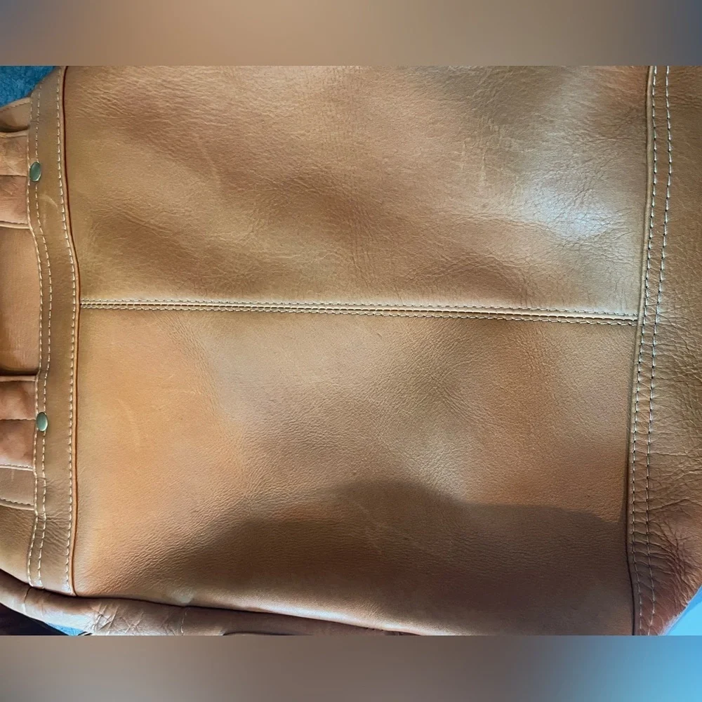 Le Donne Genuine Leather Multi-Pocket Backpack